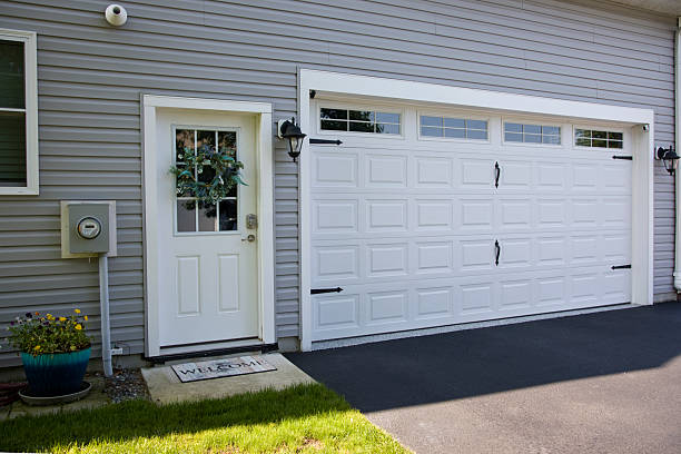 24/7 Emergency Garage Door Panel Replacement experts in Potomac Mills, VA